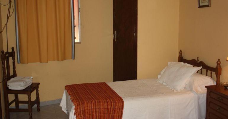 Hostal Bar Frances Guillena Room photo